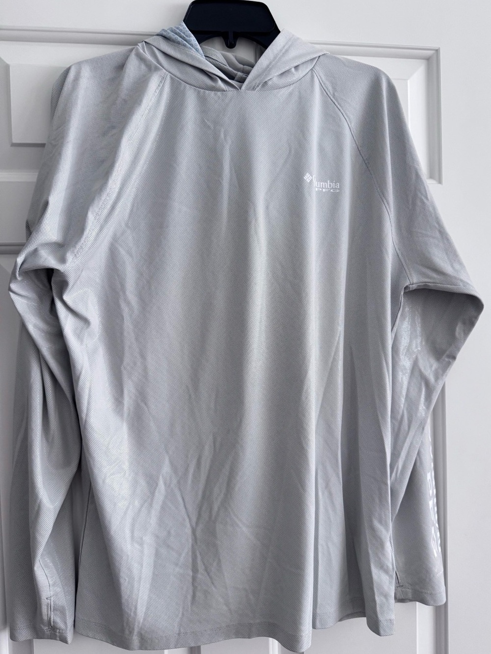 Columbia Men’s Light Gray Hooded Long-Sleeve Performance Shirt